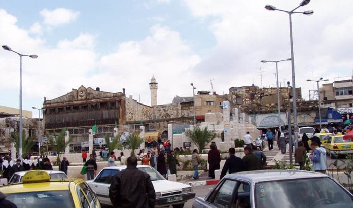 Sentrum av den palestinske byen Tulkarem på Vestbredden. (Illustrasjonsfoto: Mohamed Yahya / Flickr.com / CC) Sentrum av den palestinske byen Tulkarem på Vestbredden. (Illustrasjonsfoto: Mohamed Yahya / Flickr.com / CC)