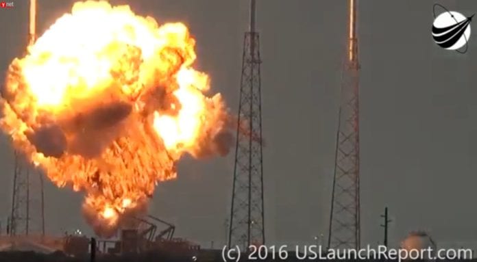Her eksploderer raketten som var lastet med den israelske satellitten. (Foto: Skjermdump av vide fra uslaunchreport.com via Ynetnews.com) Her eksploderer raketten som var lastet med den israelske satellitten. (Foto: Skjermdump av vide fra uslaunchreport.com via Ynetnews.com)