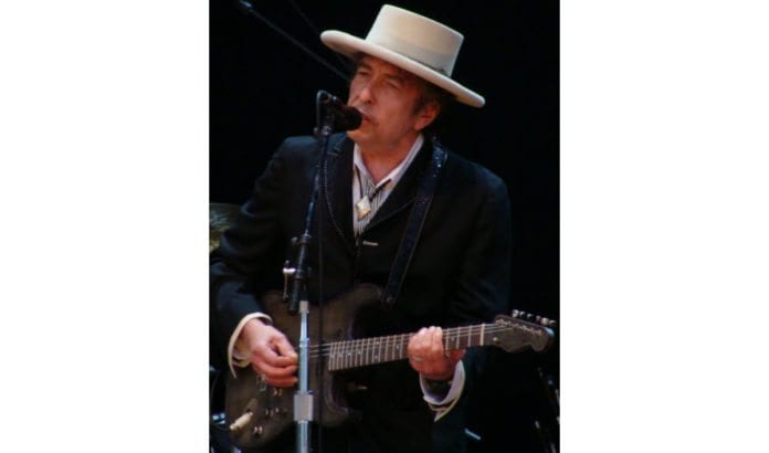Den jødisk-amerikanske musikeren Bob Dylan tildeles Nobels litteraturpris for 2016. (Foto: Alberto Cabello, Wikipedia Commons)