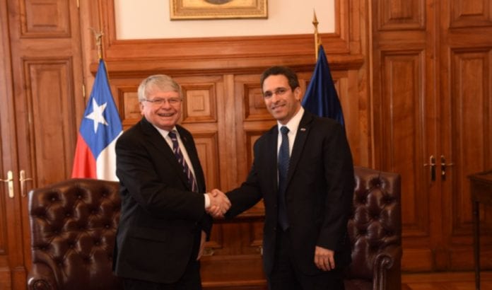 Israels ambassadør, Eldad Hayat, møter den chilenske Høyesterettens president. (Foto: Israels ambassade i Chile, twitter) Israels ambassadør, Eldad Hayat, møter den chilenske Høyesterettens president. (Foto: Israels ambassade i Chile, twitter)