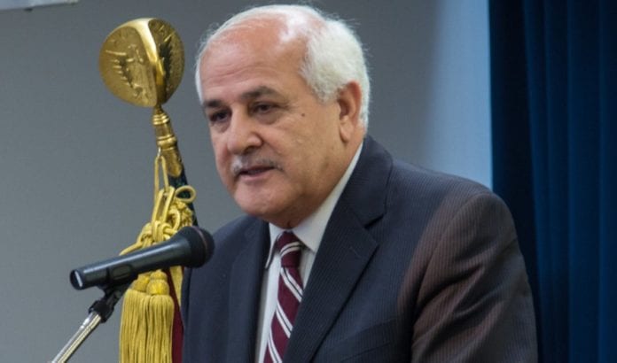 Palestinernes utsending til FN, Riyad Mansour, truer med å gjøre livene til amerikanske diplomater sure. (Foto: John Gillespie, FN) Palestinernes utsending til FN, Riyad Mansour, truer med å gjøre livene til amerikanske diplomater sure. (Foto: John Gillespie, FN)