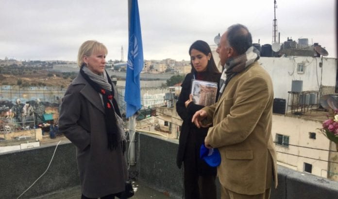 Sveriges utenriksminister Margot Wallström besøkte Bethlehem og møtte representanter for UNRWA. (Foto: Twitter) Sveriges utenriksminister Margot Wallström besøkte Bethlehem og møtte representanter for UNRWA. (Foto: Twitter)