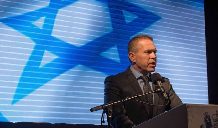 Sikkerhetsminister Gilad Erdan støtter en avkriminalisering av cannabisbruk. (Foto: Ben Kelmer/Flickr) Sikkerhetsminister Gilad Erdan støtter en avkriminalisering av cannabisbruk. (Foto: Ben Kelmer/Flickr)
