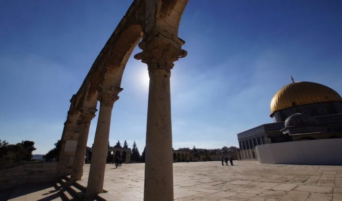 Islamske vakter liker ikke at ordet Tempelhøyden blir brukt på stedet der Al-Aqsa-moskeen og Klippedomen ligger (Foto: Jordan Pickett/Flickr) Islamske vakter liker ikke at ordet Tempelhøyden blir brukt på stedet der Al-Aqsa-moskeen og Klippedomen ligger (Foto: Jordan Pickett/Flickr)