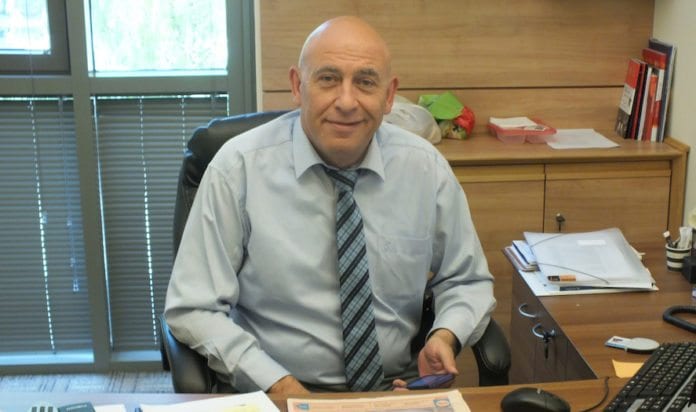 Basel Ghattas risikerer å bli straffet etter å ha smuglet telefoner inn i fengsel. (Foto: Orrling/Wikipedia) Basel Ghattas risikerer å bli straffet etter å ha smuglet telefoner inn i fengsel. (Foto: Orrling/Wikipedia)