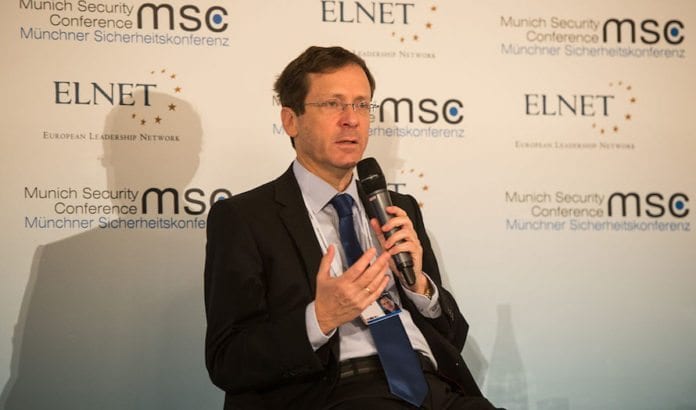 Opposisjonsleder Isaac Herzog mener Israel må forberede seg på at mange jøder vil emigrere fra USA som følge av økt antisemittisme. (Foto: Sebastian Widmann) Opposisjonsleder Isaac Herzog mener Israel må forberede seg på at mange jøder vil emigrere fra USA som følge av økt antisemittisme. (Foto: Sebastian Widmann)