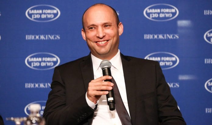 Naftali Bennett og flere andre på høyresiden i israelsk politikk er fornøyd med uttalelsene til Trump. (Foto: Ralph Alswang/Flickr) Naftali Bennett og flere andre på høyresiden i israelsk politikk er fornøyd med uttalelsene til Trump. (Foto: Ralph Alswang/Flickr)
