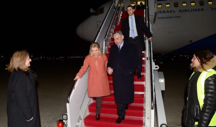 Benjamin og Sara Netanyahu ankom USA natt til tirsdag. Onsdag skal Benjamin og Sara Netanyahu ankom USA natt til tirsdag. Onsdag skal