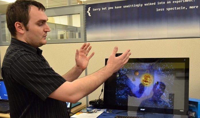 Intel Israel jobber med å utvikle hardware og software som gjør at en PC kan kontrolleres med armbevegelser. (Illustrasjonsfoto: Intel, flickr) Intel Israel jobber med å utvikle hardware og software som gjør at en PC kan kontrolleres med armbevegelser. (Illustrasjonsfoto: Intel, flickr)