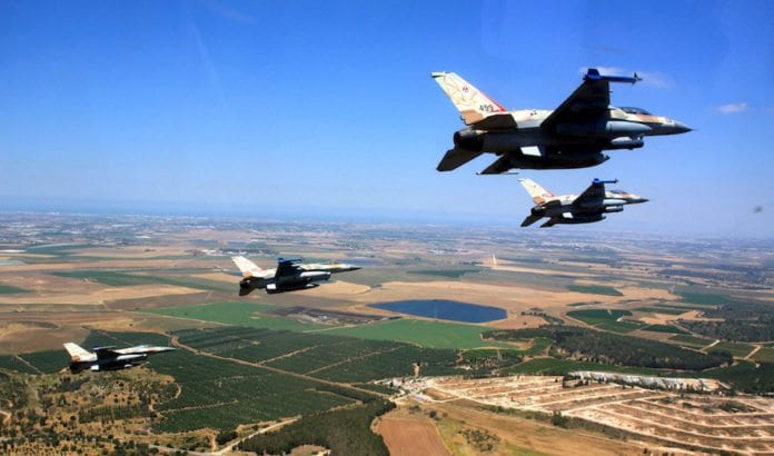 Fire israelske jagerfly skal ha deltatt i en bombeaksjon i Syria. (Illustrasjonsfoto: IDF) Fire israelske jagerfly skal ha deltatt i en bombeaksjon i Syria. (Illustrasjonsfoto: IDF)