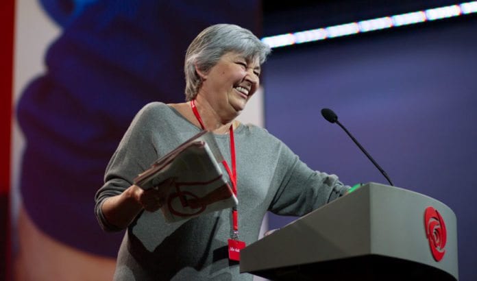 LO-leder Gerd Kristiansen hilser Arbeiderpartiets landsmøte 21. april 2017. (Foto: Sandra Skillingsås, Arbeiderpartiet, flickr) LO-leder Gerd Kristiansen hilser Arbeiderpartiets landsmøte 21. april 2017. (Foto: Sandra Skillingsås, Arbeiderpartiet, flickr)
