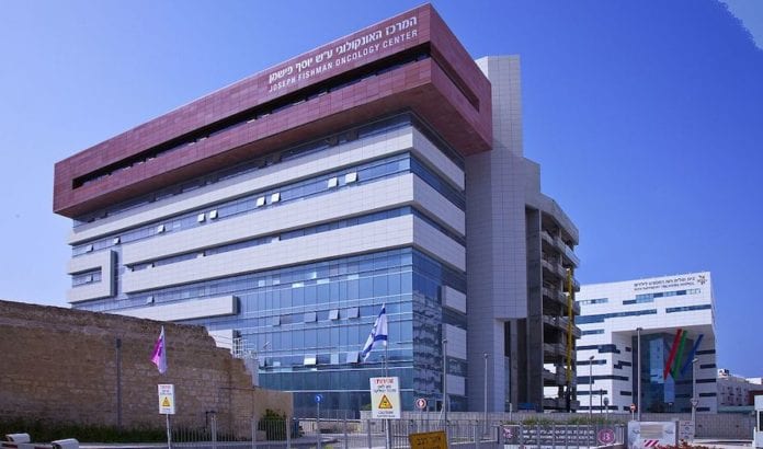 En palestinsk mann donerte titusenvis av kroner til barnekreftavdelingen på Rambam-sykehus. (Foto: Wikipedia) En palestinsk mann donerte titusenvis av kroner til barnekreftavdelingen på Rambam-sykehus. (Foto: Wikipedia)