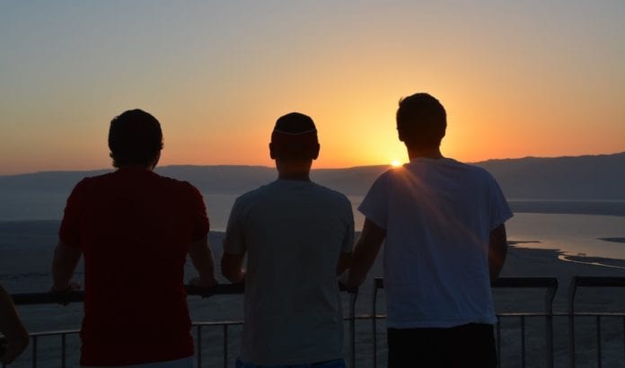 Soloppgang-Masada Deltakerne måtte stå opp klokken 4 på natta for å være tidlig nok oppe til å få med seg soloppgangen, men det var verdt det. (Foto: Nadia Fugleberg)
