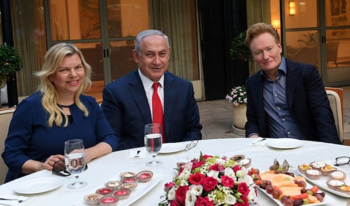 Conan-OBrien Benjamin og Sara Netanyahu tok imot Conan O'Brien i statsministerboligen. (Foto: Kobi Gideon/Flickr)