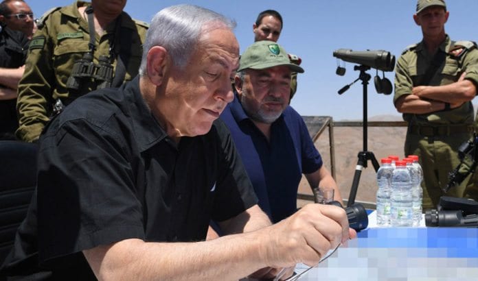 Statsminister Benjamin Netanyahu besøker israelske styrker på Golan 25. juli 2017. (Foto: Kobi Gideon, GPO) Statsminister Benjamin Netanyahu besøker israelske styrker på Golan 25. juli 2017. (Foto: Kobi Gideon, GPO)