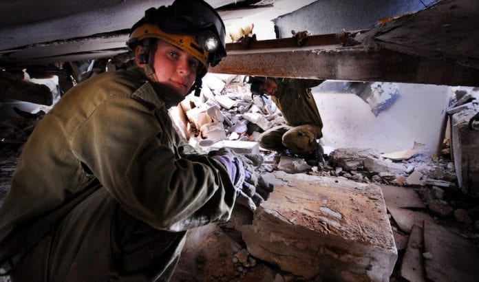 Jordskjelv Israelske redningsmannskap øver på å redde personer fra ruinene etter et jordskjelv. (Illustrasjonsfoto: IDF)