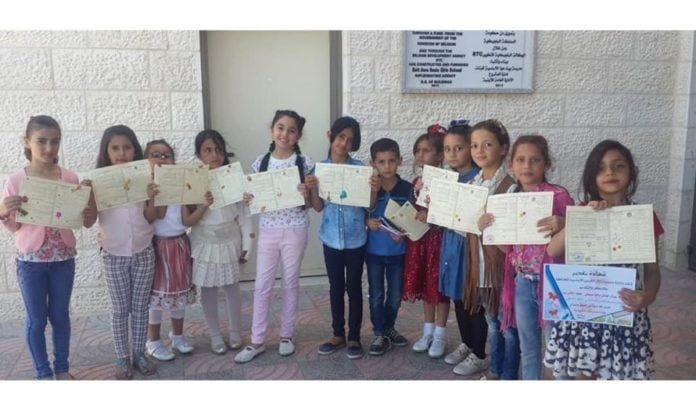 Elever ved Dalal Mughrabi barneskole. (Foto: Facebook) Elever ved Dalal Mughrabi barneskole. (Foto: Facebook)