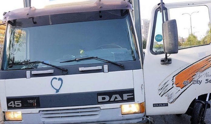 lastebil-terrorforsok En palestinsk mann hadde planer om å kjøre ned soldater med denne stjålne lastebilen. (Foto: Politiet)