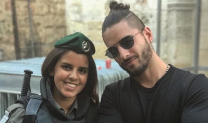 maluma-i-tel-aviv Den colombianske musikeren Maluma publiserte et bilde av seg selv med en kvinnelig israelsk soldat. (Foto: Instagram)