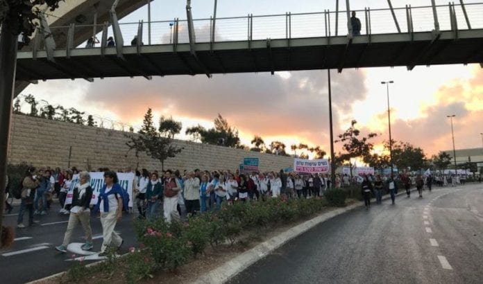 women-wage-peace Rundt 30.000 israelske og palestinske kvinner deltok i fredsmarsjen i Jerusalem. (Foto: Women Wage Peace)