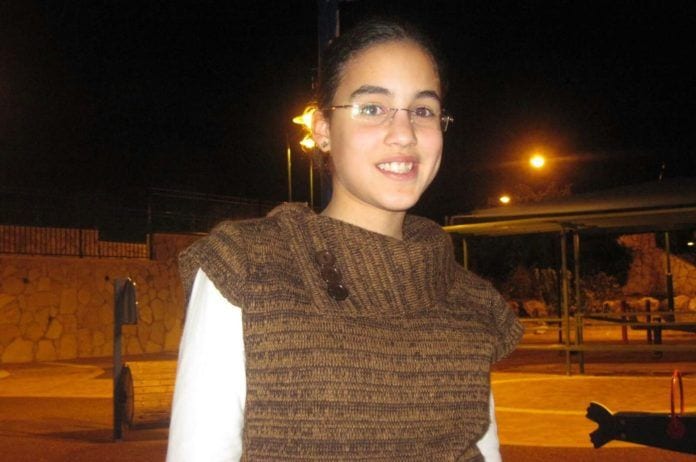 Hodaya Assulin Hodaya Assulin var 14 år gammel da hun ble skadet i et bombeangrep. Seks og et halvt år senere døde hun av skadene. (Foto: Privat)