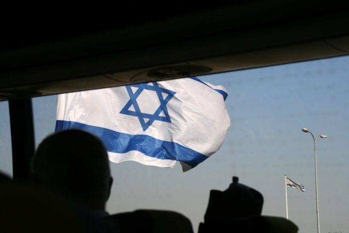 Israelsk flagg ben gurion En delegasjon på 20 europeiske politikere slipper ikke inn i Israel på grunn av deres støtte til boikott. (Foto: Flickr)