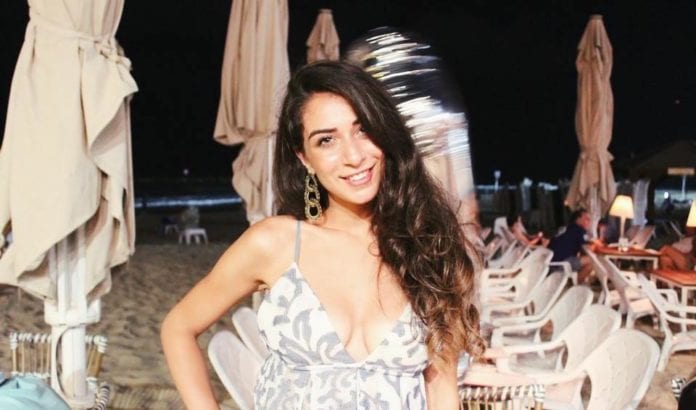 Tamar Morali 3 Tamar Morali håper å representere Tyskland i Miss Universe. Her fotografert på stranden i Tel Aviv. (Foto: Privat)