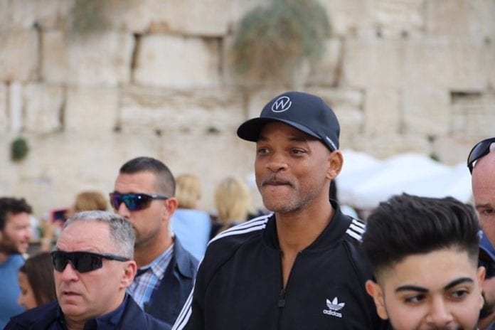 Will Smith Hollywood-stjernen Will Smith dukket uanmeldt opp i Jerusalem. (Foto: The Western Wall Heritage Foundation)