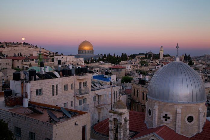 Jerusalem kveld Ambassadør Alan Baker gir ti grunner til hvorfor det er riktig å anerkjenne Jerusalem som Israels hovedstad. (Foto: Israeltourism)