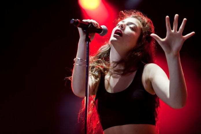 Lorde Den newzealandske musikeren Lorde må tåler kraftig kritikk etter å ha avlyst Israel-konserten på grunn av press. (Foto: Pressefoto)