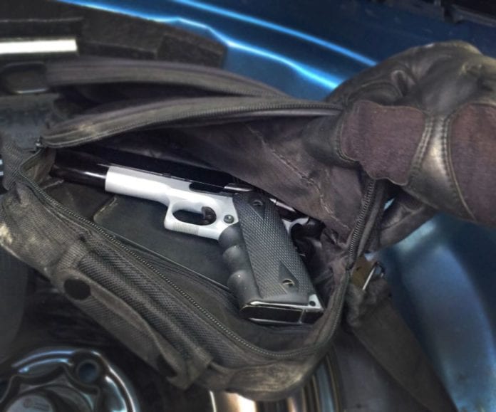 Israelske sikkerhetstjenester beslagla en pistol som de mener de siktede planla å bruke under kidnappingen. (Foto: Shin Bet, via Times of Israel) Israelske sikkerhetstjenester beslagla en pistol som de mener de siktede planla å bruke under kidnappingen. (Foto: Shin Bet, via Times of Israel)