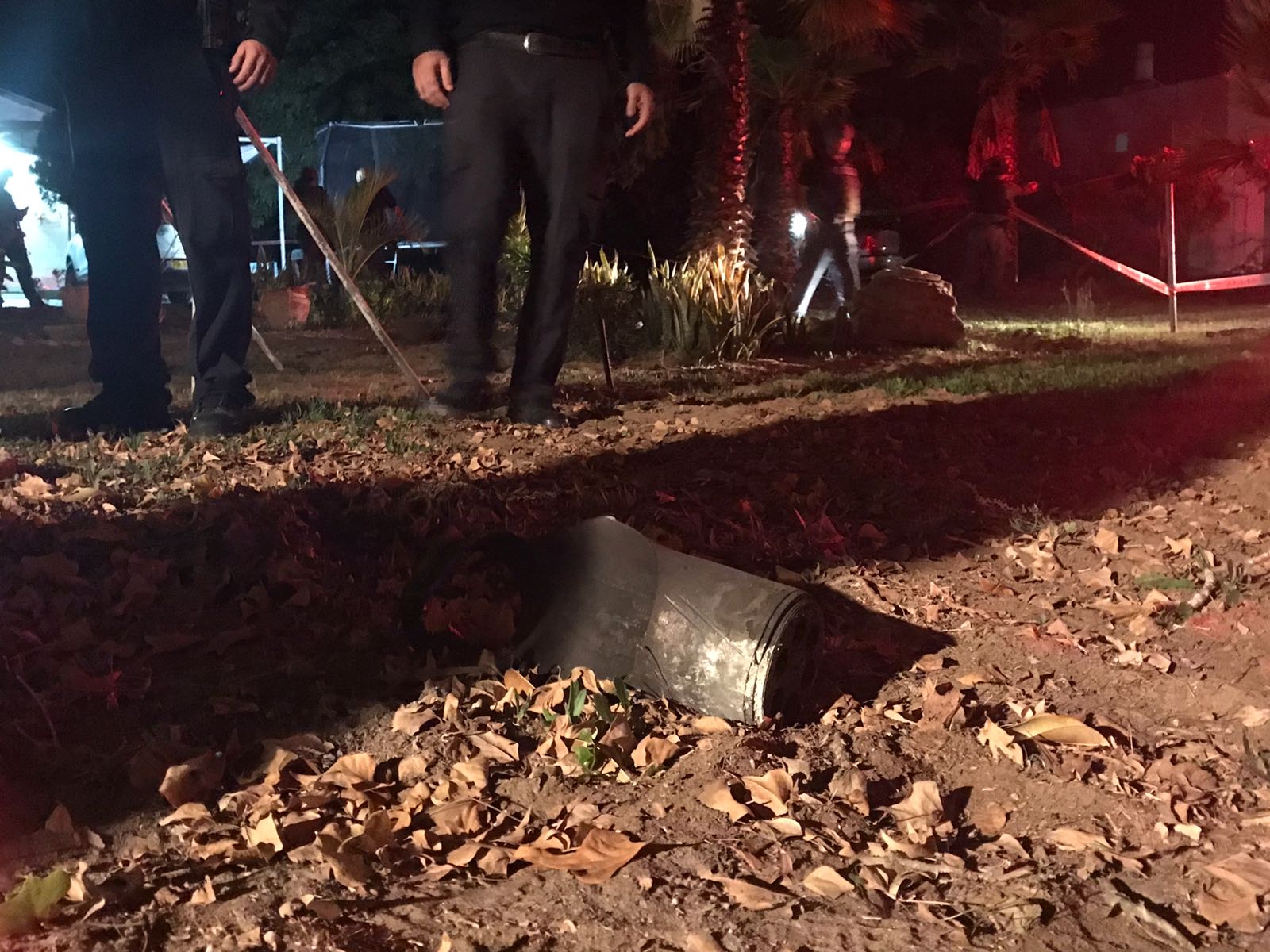 En rakett fra Gazastripen landet inne på israelsk territorium 17. desember. (Foto: Det israelske politiet)