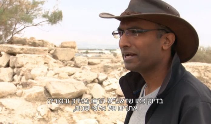 Arkeologistudent Assaf Avraham sammenligner ødeleggelsene med det IS gjorde i Irak og Syria. (Foto: Skjermdump fra Hadashot) Arkeologistudent Assaf Avraham sammenligner ødeleggelsene med det IS gjorde i Irak og Syria. (Foto: Skjermdump fra Hadashot)