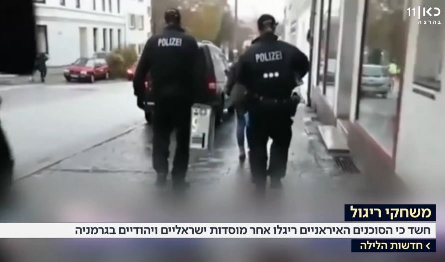Tysk politi beslagla datamaskiner. (Foto: Skjermdump fra Youtube/Kan)