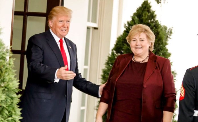 Erna Solbergs nye regjering gjør som Trump-administrasjonen: Varsler strengere krav til palestinske bistandsmottakere. Her fra møtet i Det hvite hus. (Foto: Stein J. Bjørge, Aftenposten, Statsministerens kontor, flickr) Erna Solbergs nye regjering gjør som Trump-administrasjonen: Varsler strengere krav til palestinske bistandsmottakere. Her fra møtet i Det hvite hus. (Foto: Stein J. Bjørge, Aftenposten, Statsministerens kontor, flickr)