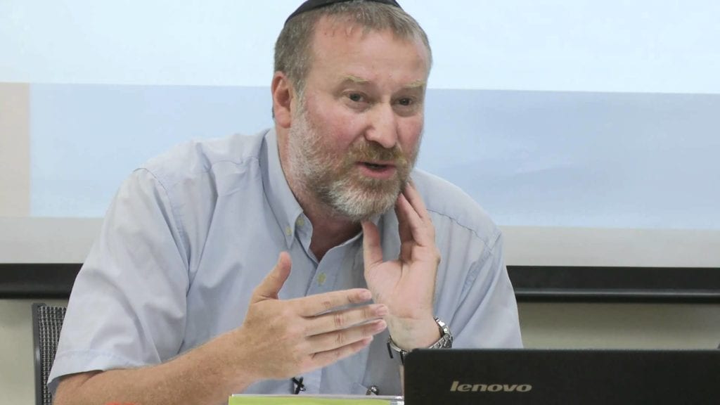 Det er statsadvokat Avihai Mandelblit som avgjør om det skal tas ut siktelse mot Netanyahu. (Foto: Youtube)