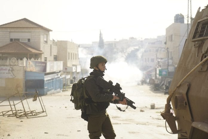 Israelske styrker leter etter en ettersøkt terrorist i området rundt Jenin. (Foto: Det israelske forsvaret) Israelske styrker leter etter en ettersøkt terrorist i området rundt Jenin. (Foto: Det israelske forsvaret)