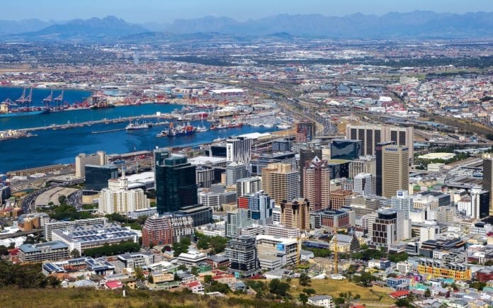 Cape Town Millionbyen Cape Town er I ferd med å gå tom for vann etter at Sør-Afrika sa nei til hjelp fra Israel. (Foto: Gilbert Sopakuwa/Flickr)