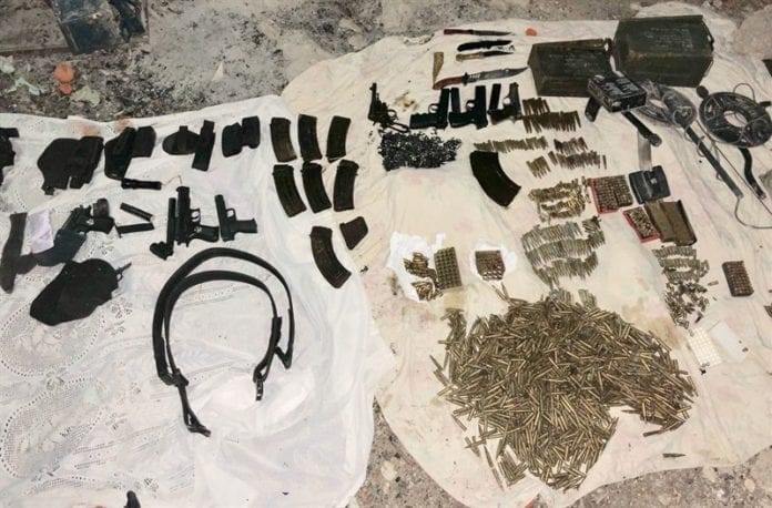 Våpenbeslag Israelske styrker beslagla sju våpen, fire kommandokniver og tusenvis av kuler. (Foto: IDF)