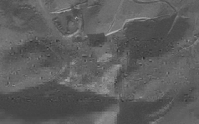 Satellittbilde av den syriske atomreaktoren før den ble angrepet og ødelagt av israelske jagerfly. (Foto: Det israelske forsvaret)