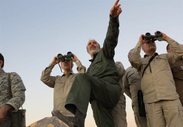 Mohammad Bagheri Irans militære leder, generalmajor Mohammad Bagheri, følger med på frontlinjen i Syria i 2017. (Foto: Det syriske militæret)
