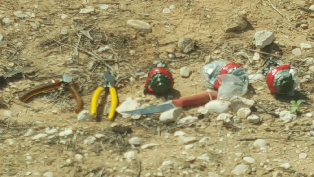 Tre palestinere fra Gaza ble pågrepet inne i Israel med kniver og håndgranater. (Foto: Det israelske politiet)
