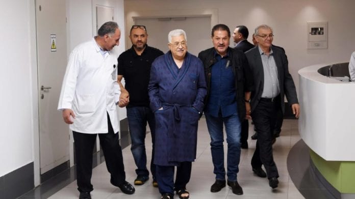 Mahmoud Abbas sykehus De palestinske selvstyremyndighetene publiserte dette bildet av Abbas da det oppstod rykter om helsetilstanden hans.