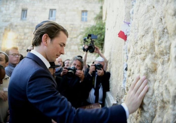 Sebastian Kurz Den østerrikske kansleren Sebastian Kurz besøkte Vestmuren i Jerusalem 10. juni. (Foto: Avi Ohayon/Foreign Ministry)