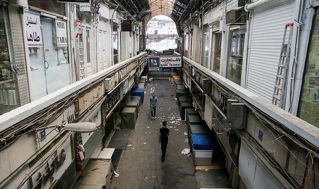 Stengte butikker i Tehran Grand Bazaar i forbindelse med protestene mot den økonomiske situasjonen i landet. (Foto: Omid Vahabzadeh/Wikipedia)
