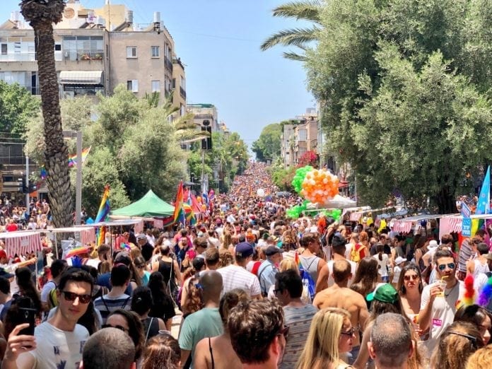 Tel Aviv-pride Over 250.000 mennesker deltok i årets pride-parade i Tel Aviv. Det er rekordstort oppmøte. (Foto: Twitter)