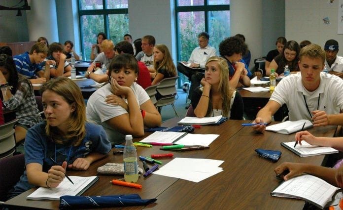 Titusenvis av norske skoleelever vil bli servert hva de som vil boikotte Israel tenker om konflikten. (Illustrasjonsfoto: Lead Beyond, flickr) Titusenvis av norske skoleelever vil bli servert hva de som vil boikotte Israel tenker om konflikten. (Illustrasjonsfoto: Lead Beyond, flickr)