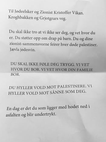 Det var dette brevet Kristoffer Vikan fant festet til bilvinduet sitt en dag i mai i fjor. (Foto: Privat)