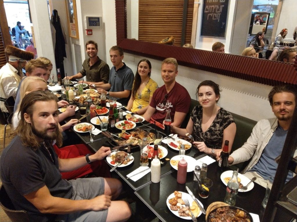 Middag på Café Rimon i Jerusalem. (Foto: Kjetil Ravn Hansen)