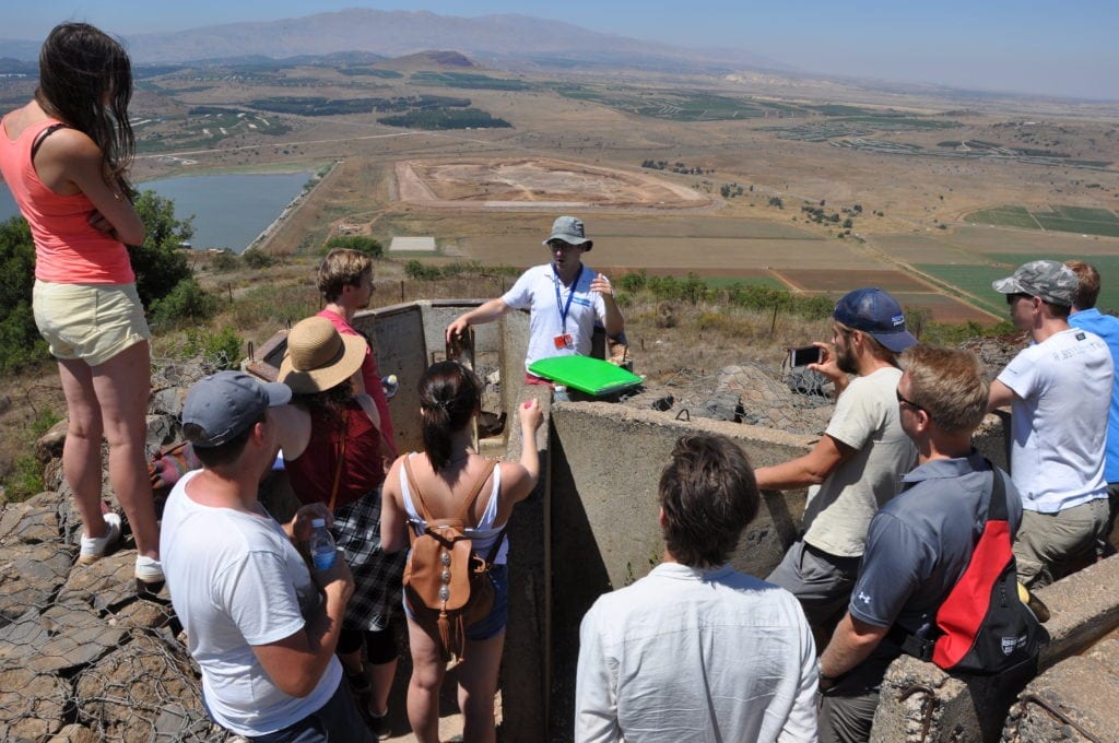 Fjelltoppen Mount Bental på Golan-høyden. Syria i bakgrunnen. (Foto: Kjetil Ravn Hansen)